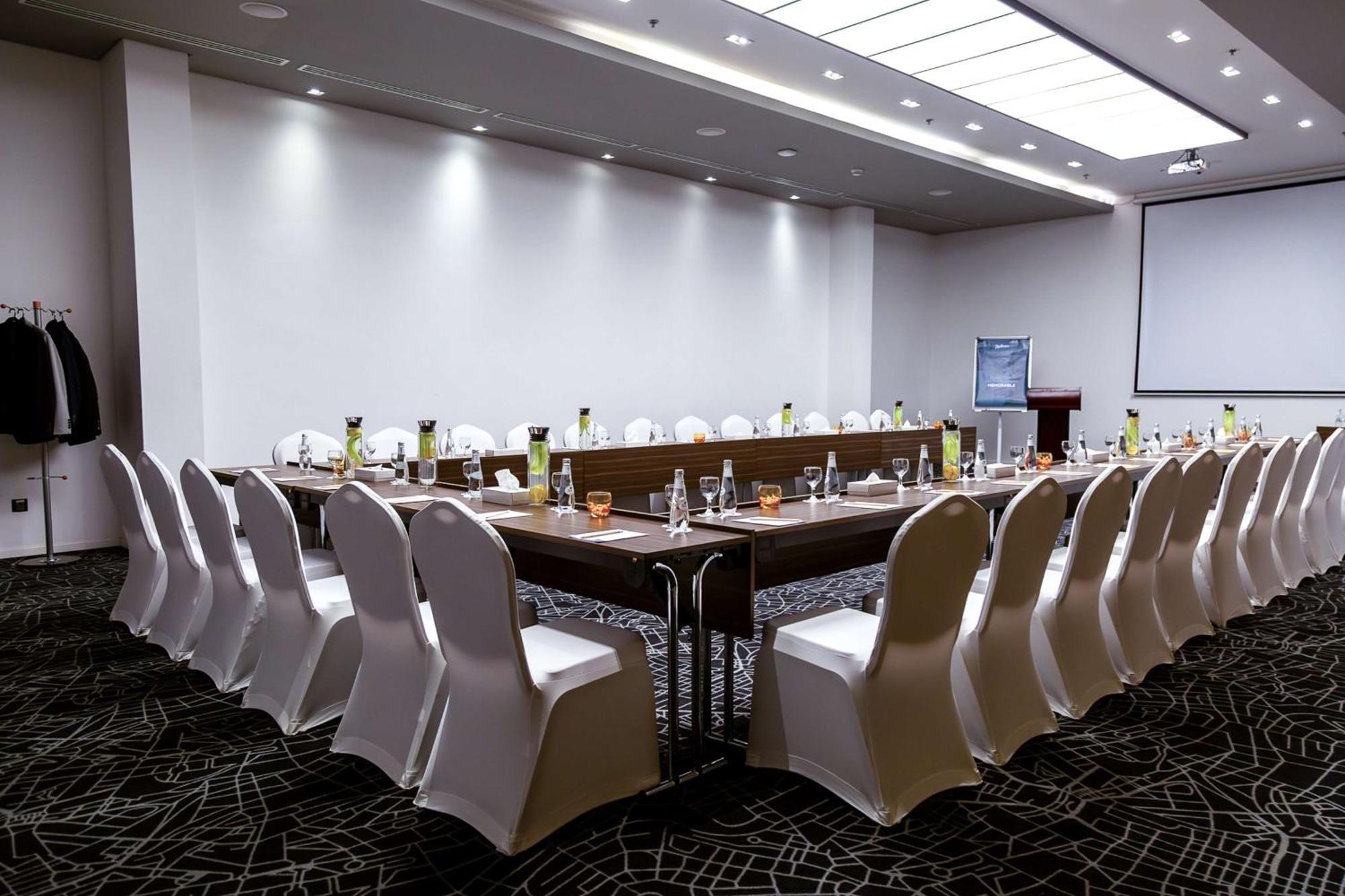 Radisson Hotel & Apartments Dammam Industrial City Extérieur photo
